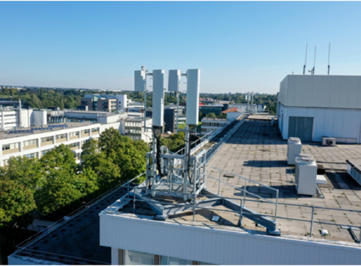DAS antenna installation